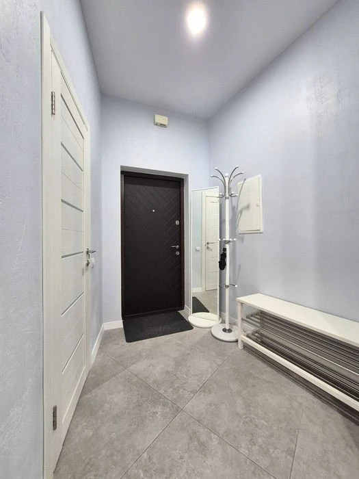 Selling 1 room + kitchen-living room with high-quality renovation in a popular