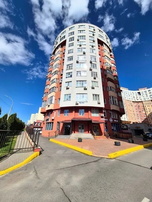 Selling 1 room + kitchen-living room with high-quality renovation in a popular