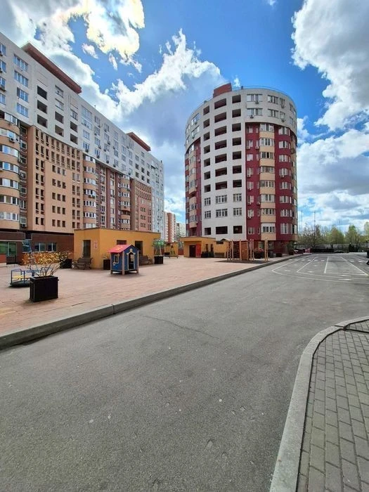 Selling 1 room + kitchen-living room with high-quality renovation in a popular