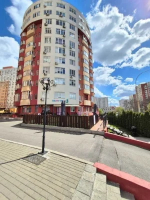 Selling 1 room + kitchen-living room with high-quality renovation in a popular