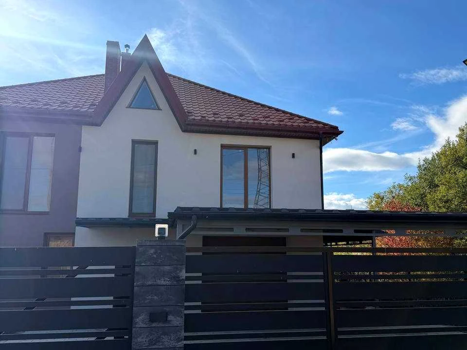 House. Rясне, Львів