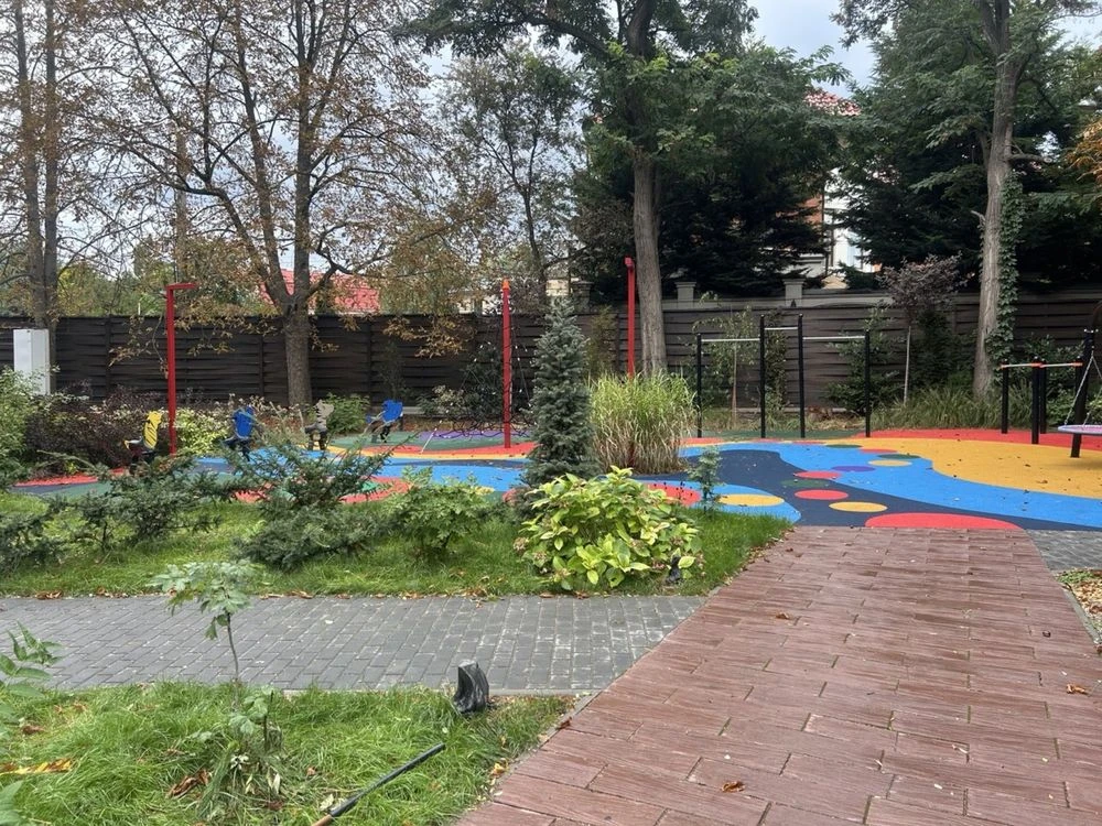 Продаю двоповерхову квартиру з патіо