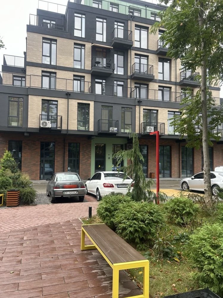 Продаю двоповерхову квартиру з патіо