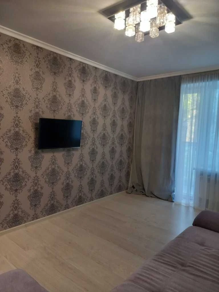 Двухкомнатная квартира в районе Фурманова, 2 этаж