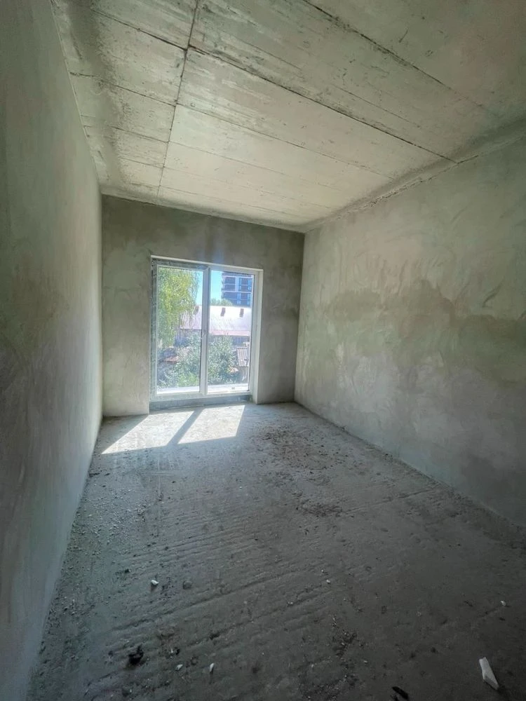 Sale of a 3-room apartment in the "Sadovyi" residential complex, Uzhhorod, Zagariska Street.