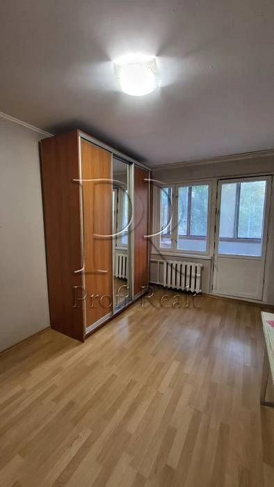Продаж 1 кімн. квартири Борщагівка/2 поверх/Якуба Коласа, 9/