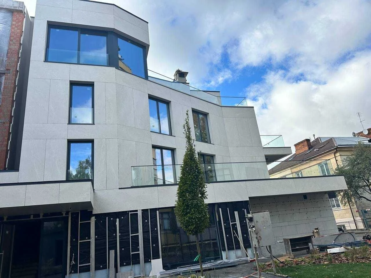 Premium apartment 160 m² with terrace and panoramic view of Lviv | Street