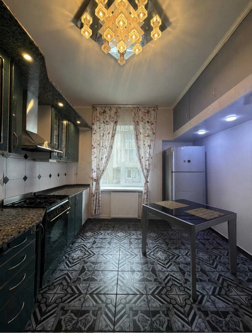 Sale of a 3-room apartment in a residential area of Lviv