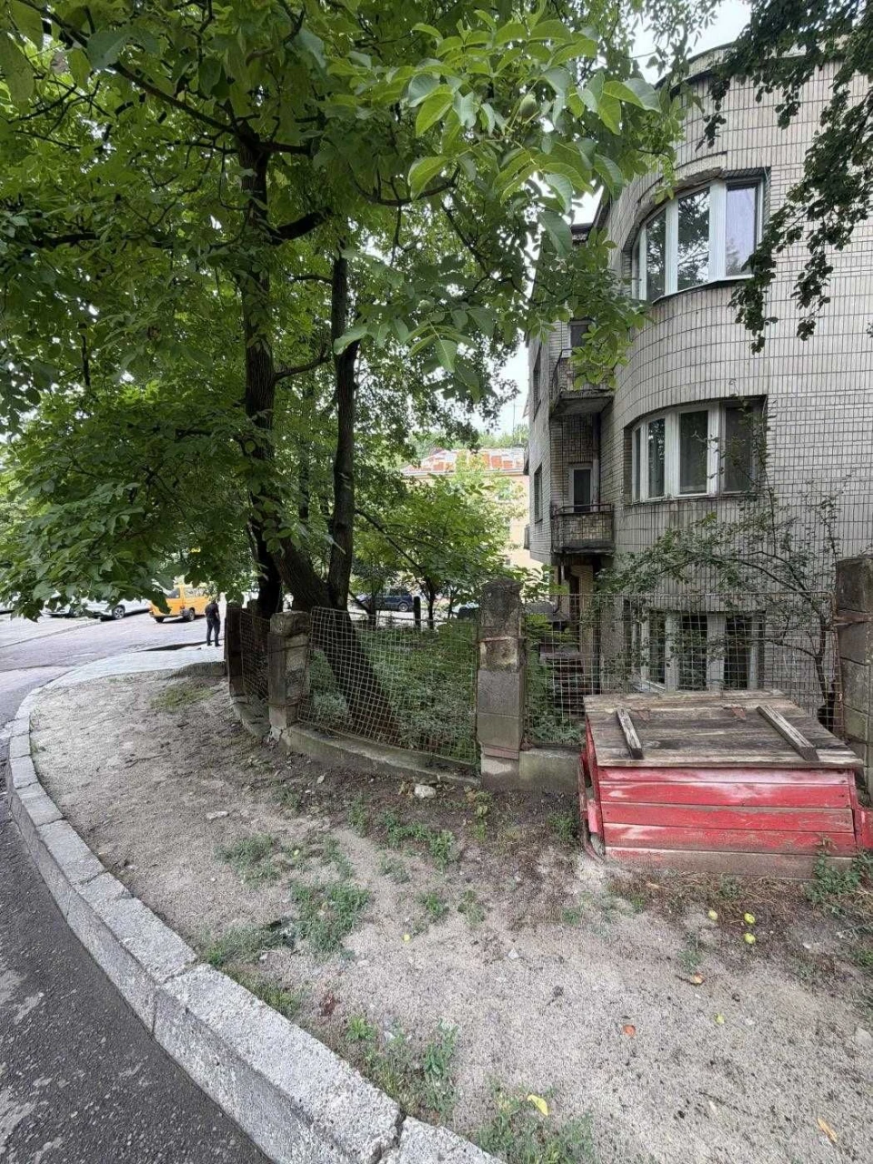 Sale of a 3-room apartment in a residential area of Lviv