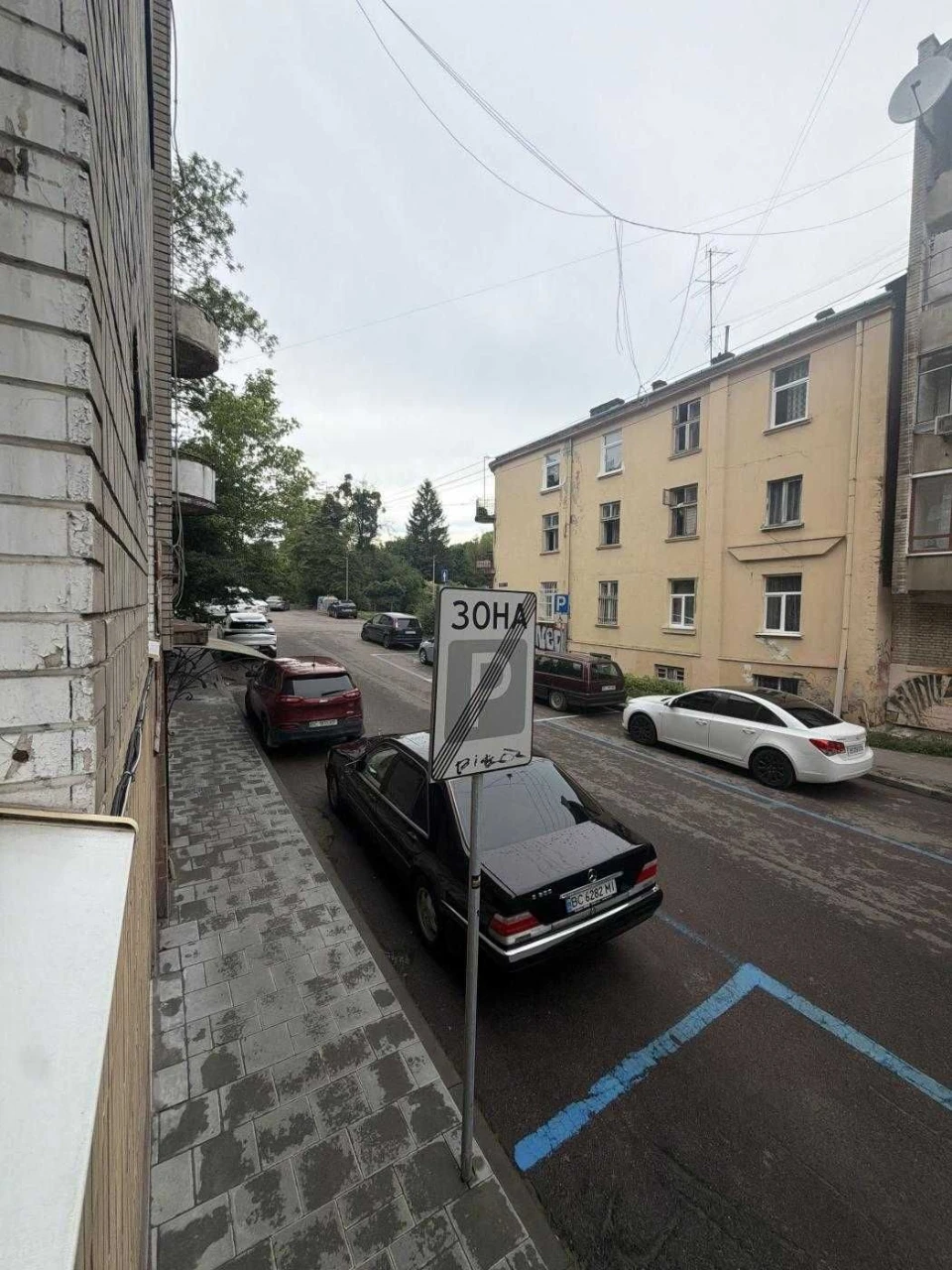 Sale of a 3-room apartment in a residential area of Lviv