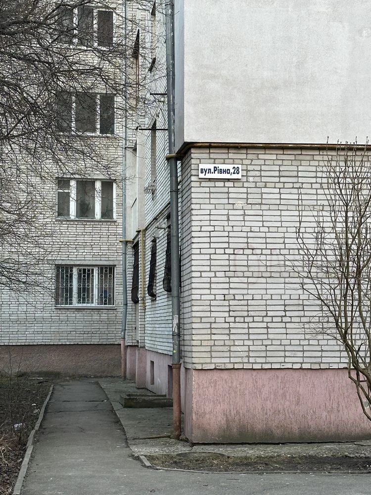 Sale of a 3-room apartment | Lviv | brick house | ramp
