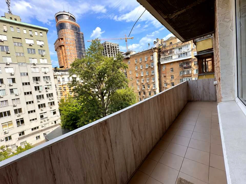 Квартира. Київ, Предславинська вул.
