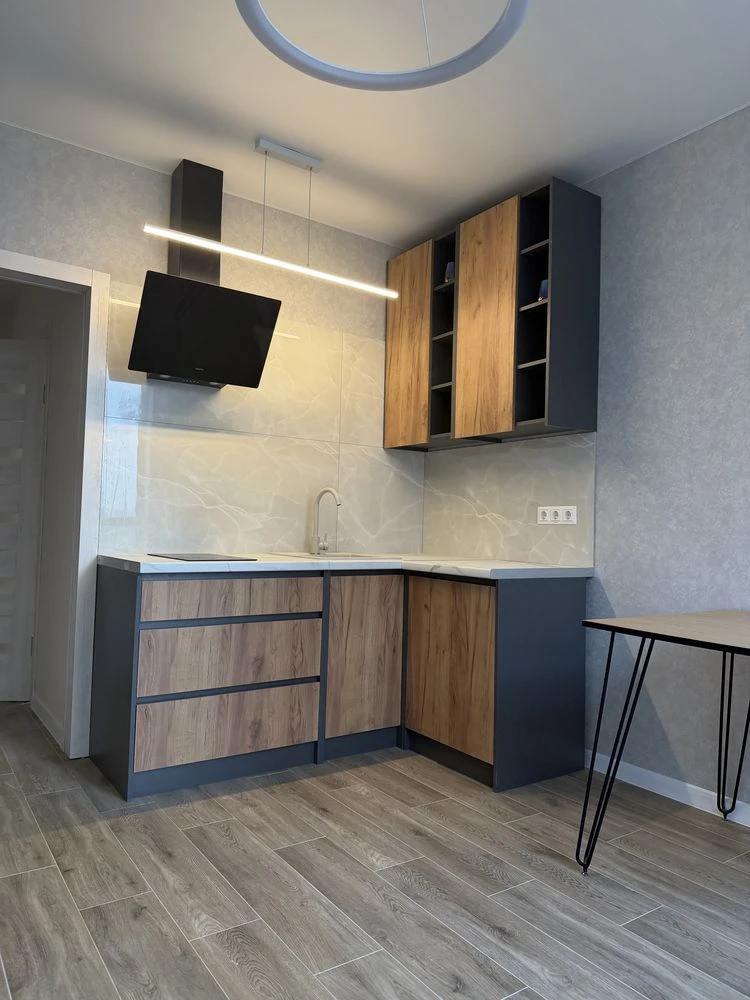 Генератори, низький поверх. Продаю 1к квартиру з якісним рем