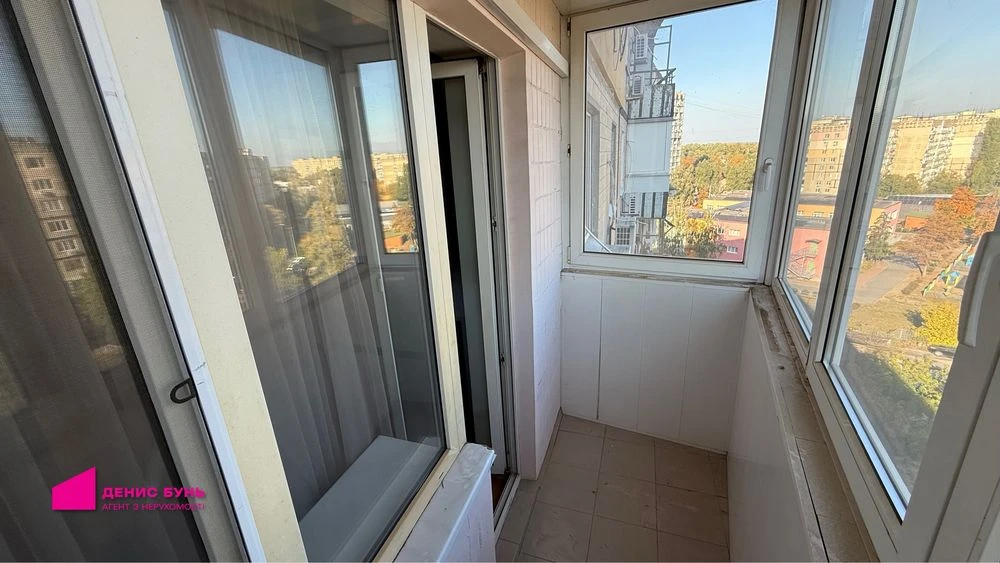 For Sale 2-Bedroom Apartment 56 sq m, Heroiv Avenue, 8/9 floor, Excellent