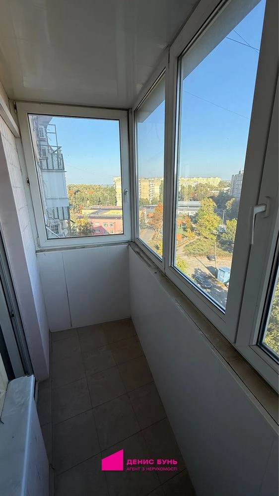 For Sale 2-Bedroom Apartment 56 sq m, Heroiv Avenue, 8/9 floor, Excellent