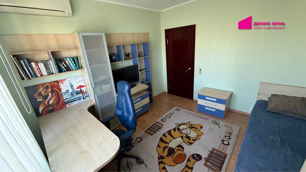 For Sale 2-Bedroom Apartment 56 sq m, Heroiv Avenue, 8/9 floor, Excellent