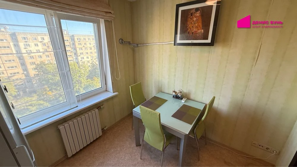 For Sale 2-Bedroom Apartment 56 sq m, Heroiv Avenue, 8/9 floor, Excellent