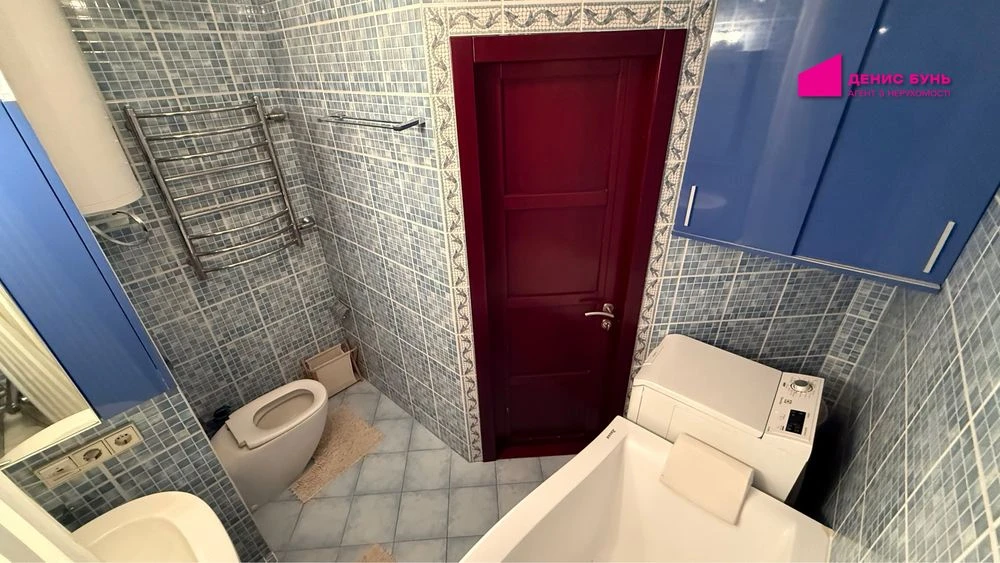 For Sale 2-Bedroom Apartment 56 sq m, Heroiv Avenue, 8/9 floor, Excellent
