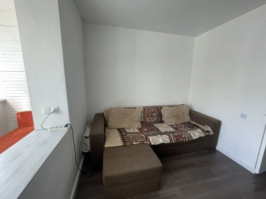 3-room apartment with renovation 70m² with balcony on Dragomanova St. 25