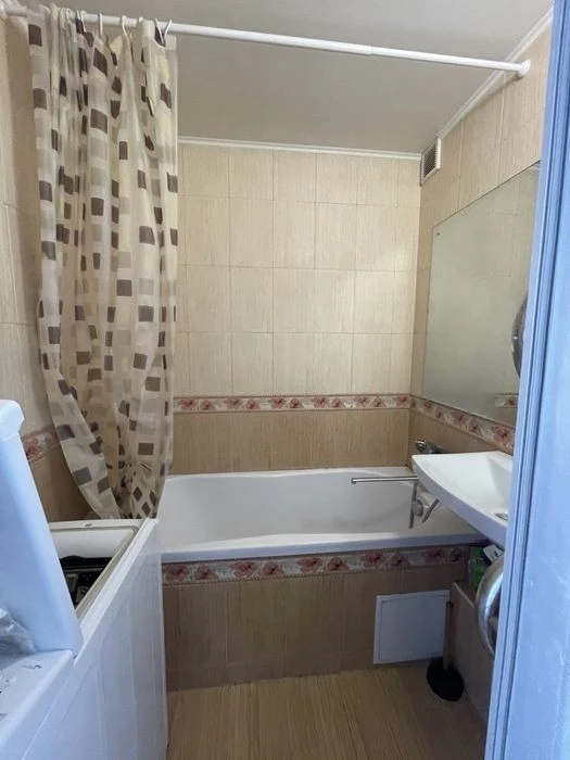 3-room apartment with renovation 70m² with balcony on Dragomanova St. 25