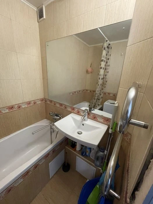 3-room apartment with renovation 70m² with balcony on Dragomanova St. 25