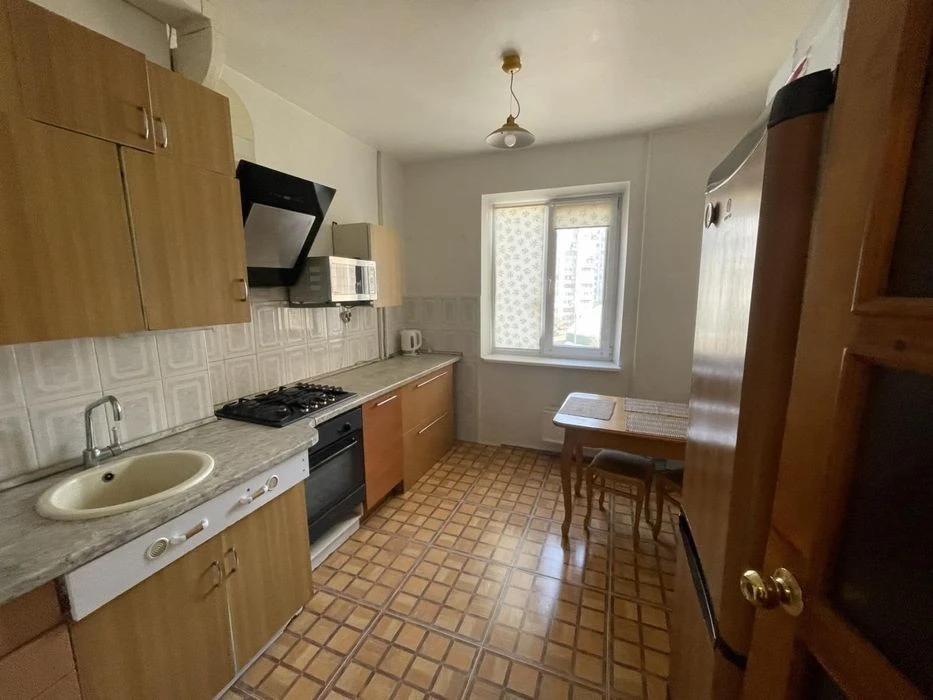 3-room apartment with renovation 70m² with balcony on Dragomanova St. 25