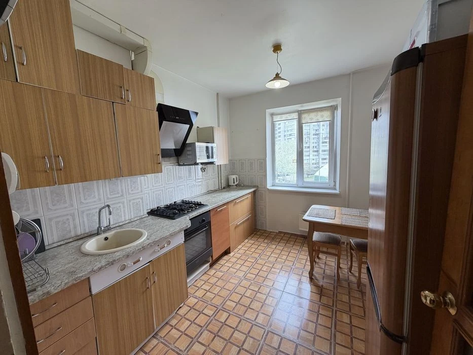 3-room apartment with renovation 70m² with balcony on Dragomanova St. 25