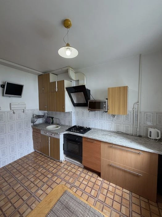 3-room apartment with renovation 70m² with balcony on Dragomanova St. 25