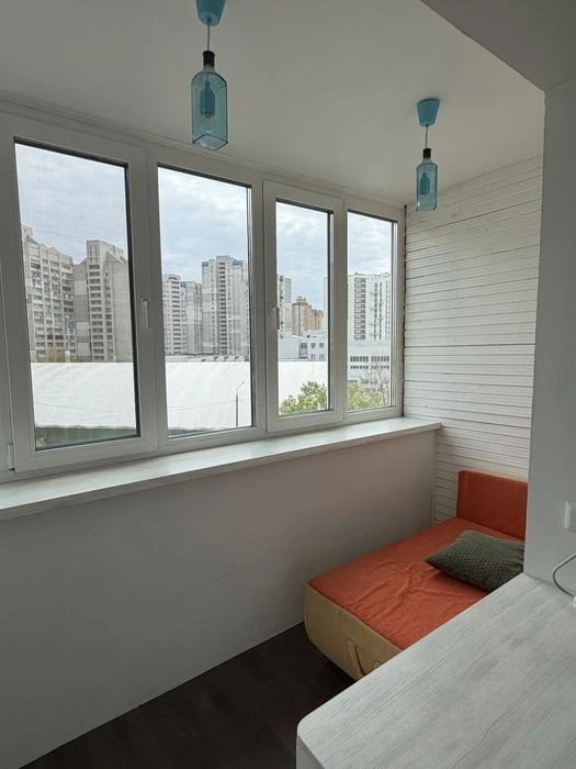3-room apartment with renovation 70m² with balcony on Dragomanova St. 25