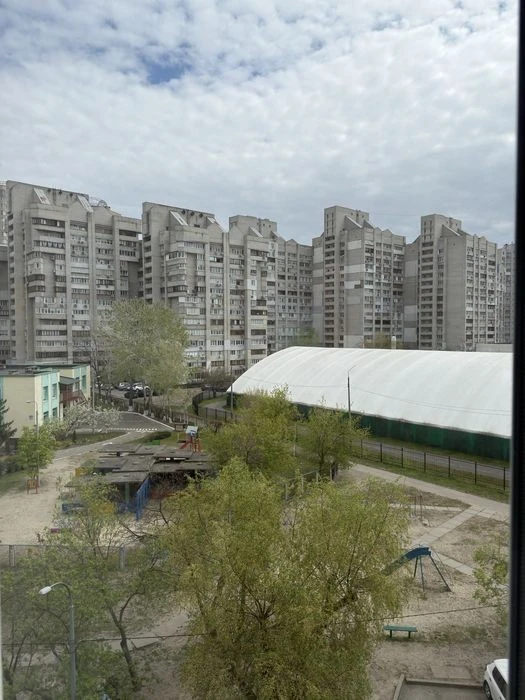 3-room apartment with renovation 70m² with balcony on Dragomanova St. 25