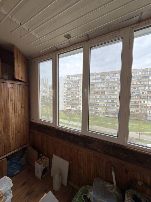 3-room apartment with renovation 70m² with balcony on Dragomanova St. 25