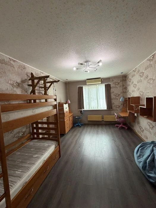 3-room apartment with renovation 70m² with balcony on Dragomanova St. 25