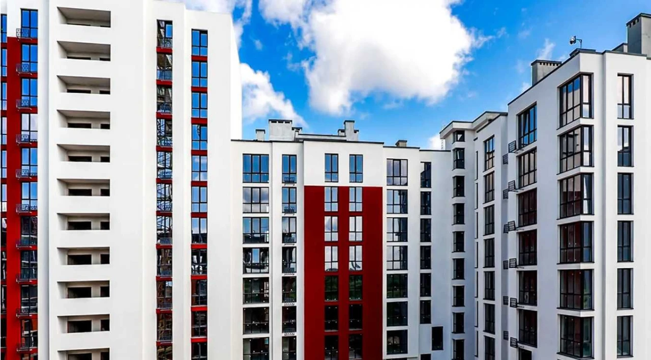 Продаж 2-кімнатної квартири з кухнею-студією біля річки (під