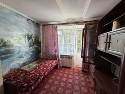 Urgent sale of a 1-room apartment on Naberezhna Street 40