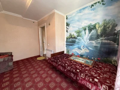 Urgent sale of a 1-room apartment on Naberezhna Street 40