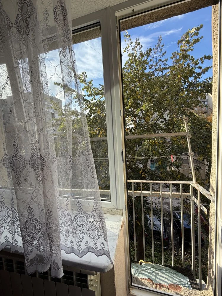 Urgent sale of a 1-room apartment on Naberezhna Street 40