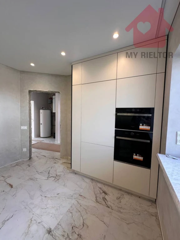 Sale of a modern cottage in Cherveniți – renovated, kitchen with appliances