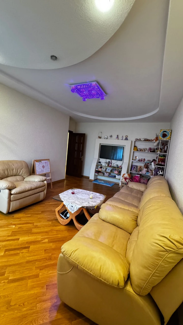 Продається 6-кімнатна квартира, 4/5 поверхів, в 2-х поверхах