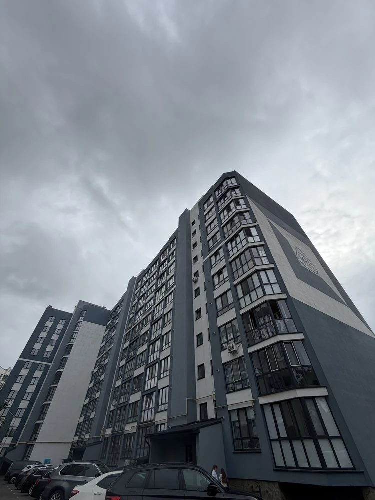 Sale of a 3-bedroom apartment in "Voloshkovyi Dim" area, Vidrodzhennya