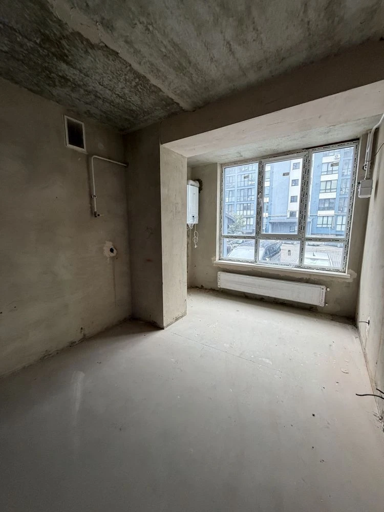 Sale of a 3-bedroom apartment in "Voloshkovyi Dim" area, Vidrodzhennya