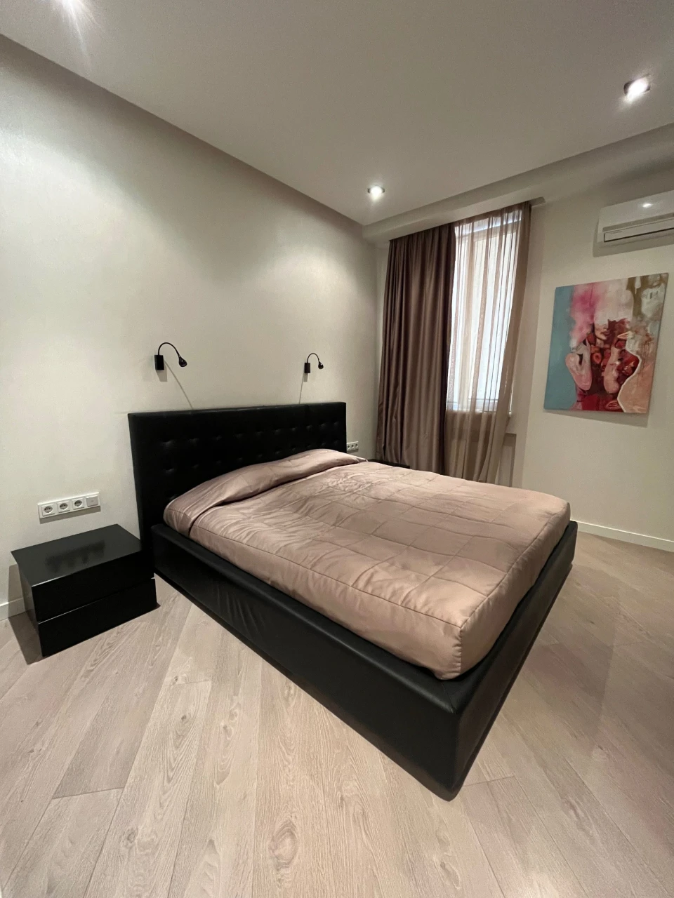 Selling 3-room apartment in ЖК Журавлівський