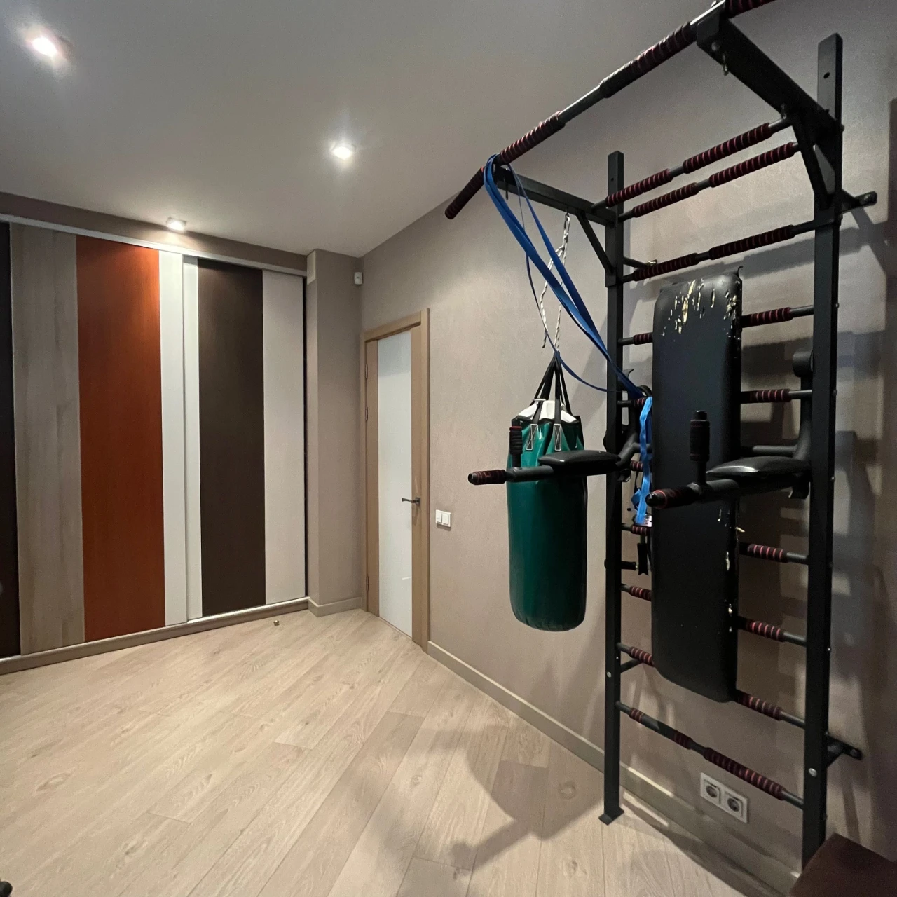 Selling 3-room apartment in ЖК Журавлівський