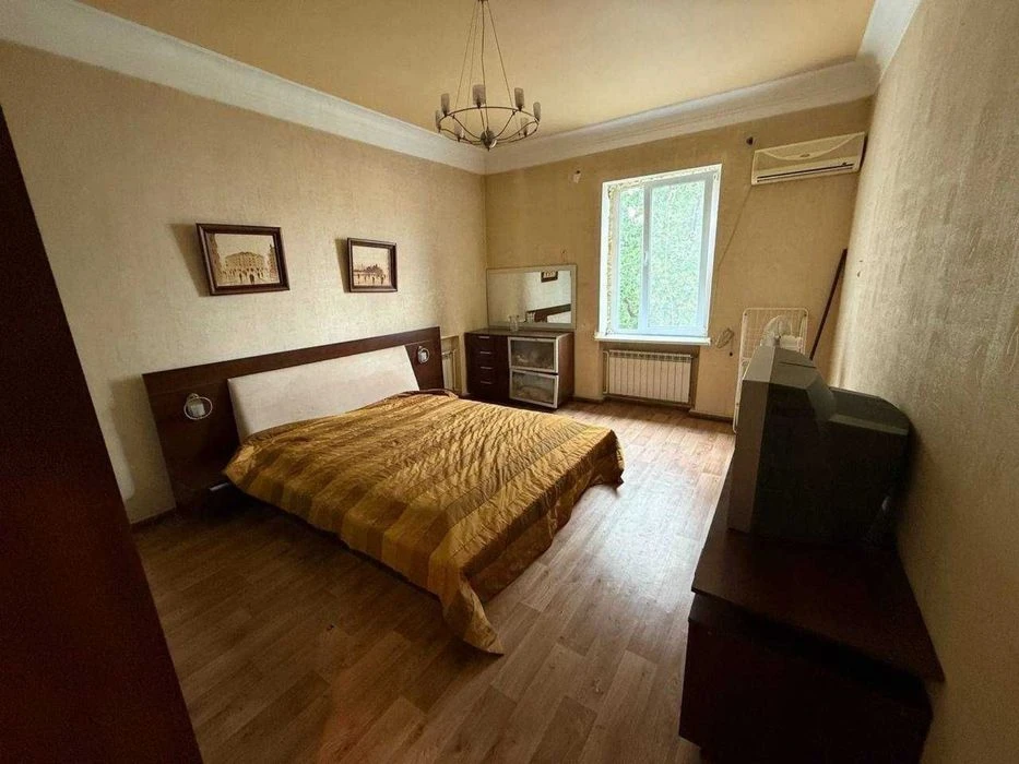 Продам 2-кімнатну квартиру пр.Дмитра Яворницького 77