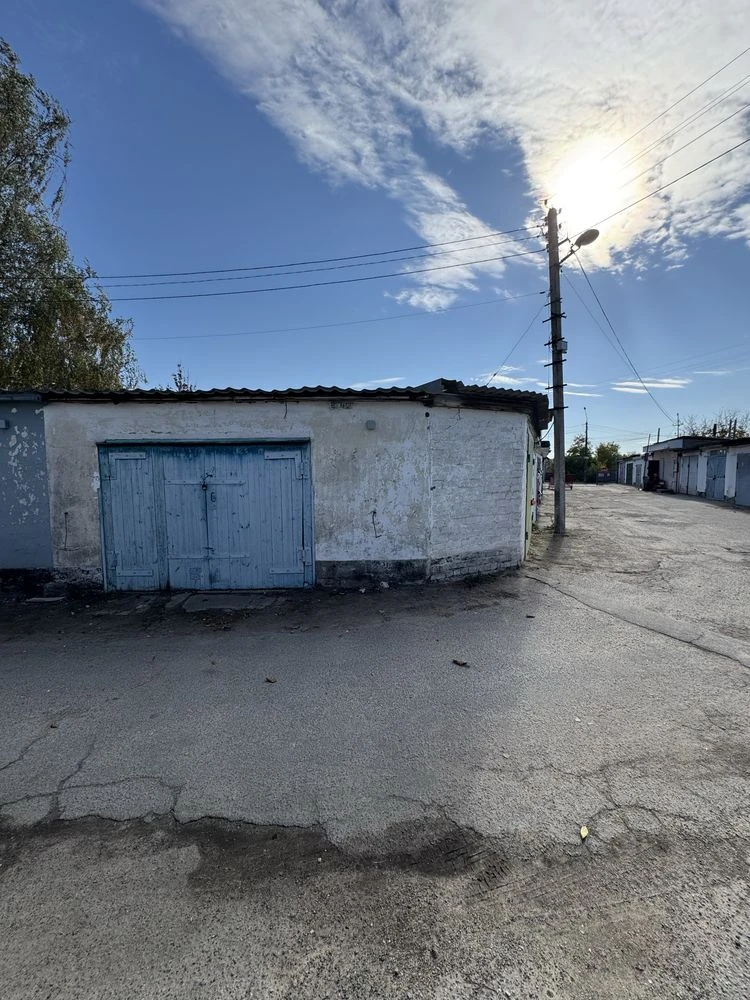 Гараж возле охраны в ЖК "Зоря"