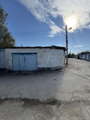 Гараж возле охраны в ЖК "Зоря"