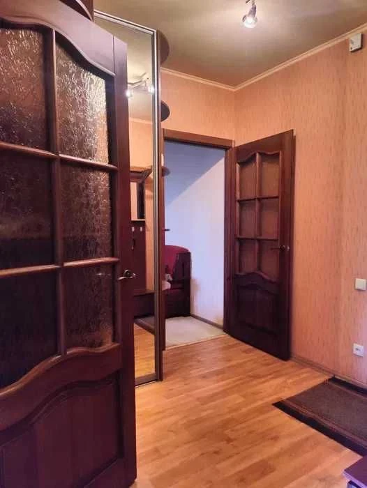 Продаю 2-кімнатну квартиру, біля метро "Алексеївська"