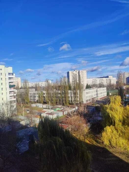 Продаю 2-кімнатну квартиру, біля метро "Алексеївська"