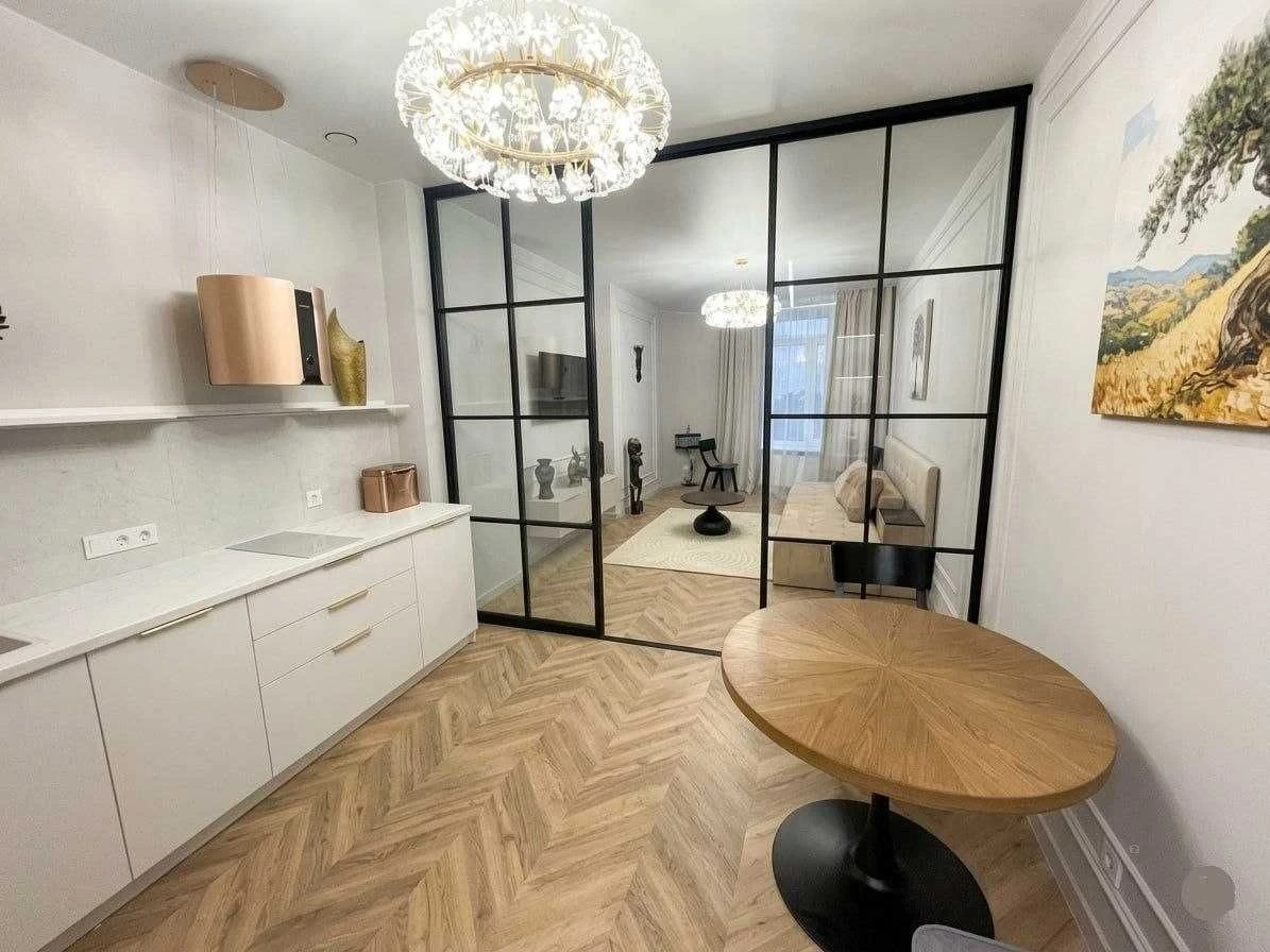 1-комнатная квартира в Аркадии — 40 м², 1-я линия моря, премиум