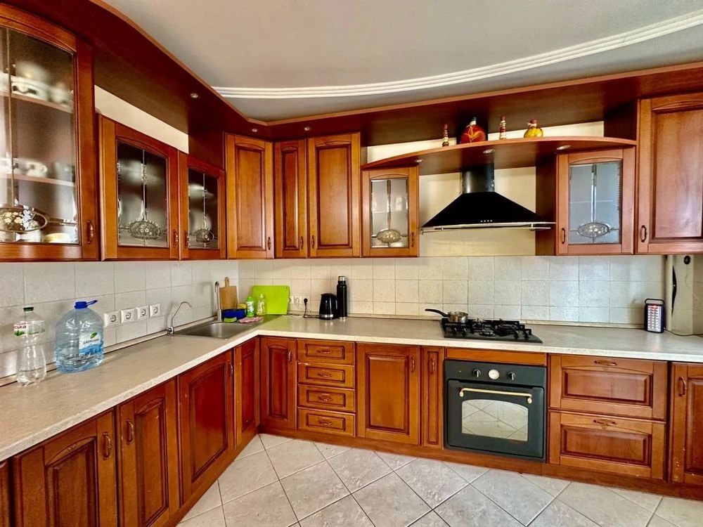 Продам 3 ком квартиру з ремонтом 9- ст В.фонтану