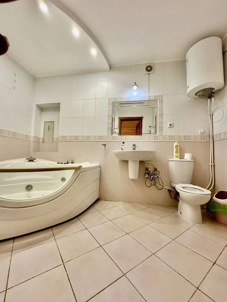 Продам 3 ком квартиру з ремонтом 9- ст В.фонтану